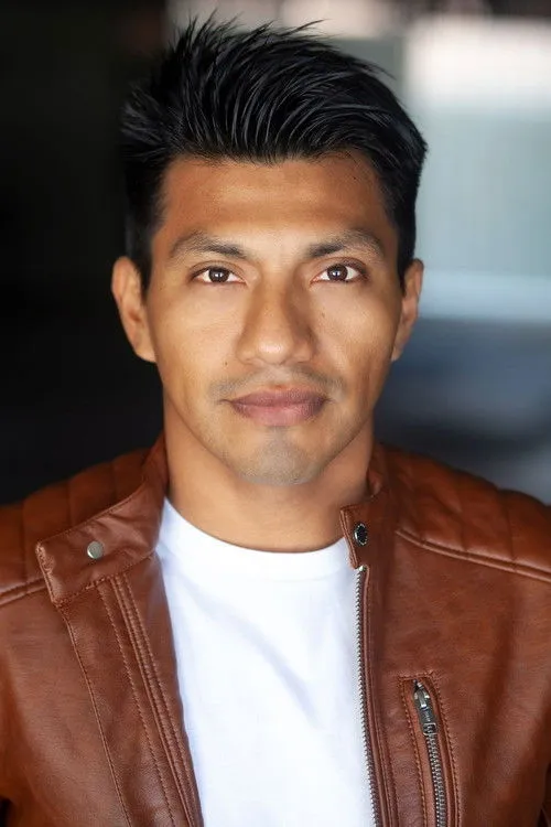 Moises Chavez interpretando a Juan