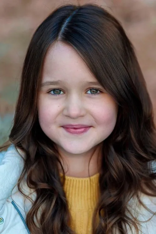 Molly Belle Wright interpretando a Young Maddy