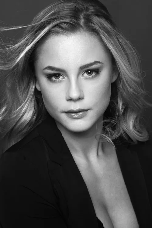 Dominika Peczynski ha trabajado con Molly Nutley en 1 ocasiones