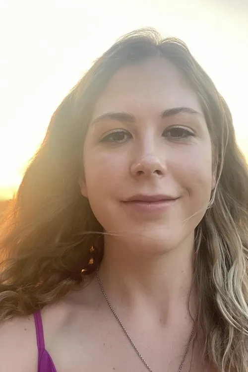 Molly Strickler interpretando a Abigail