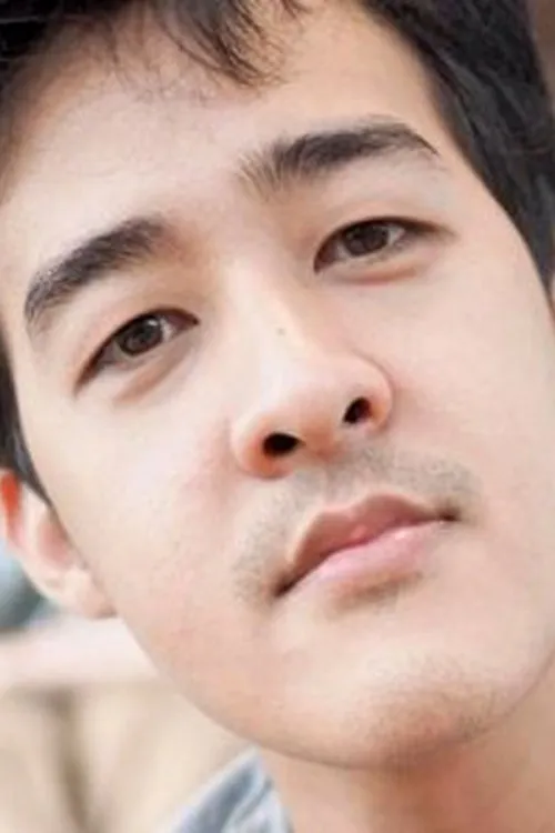 Mom-m Atthaphon Thetthawong — personaje: Lert