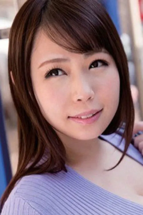 Momo Momomiya — personaje: F-cup Model