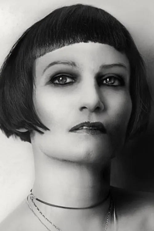 Hanni Bergesch ha trabajado con Mona Mur en 1 ocasiones