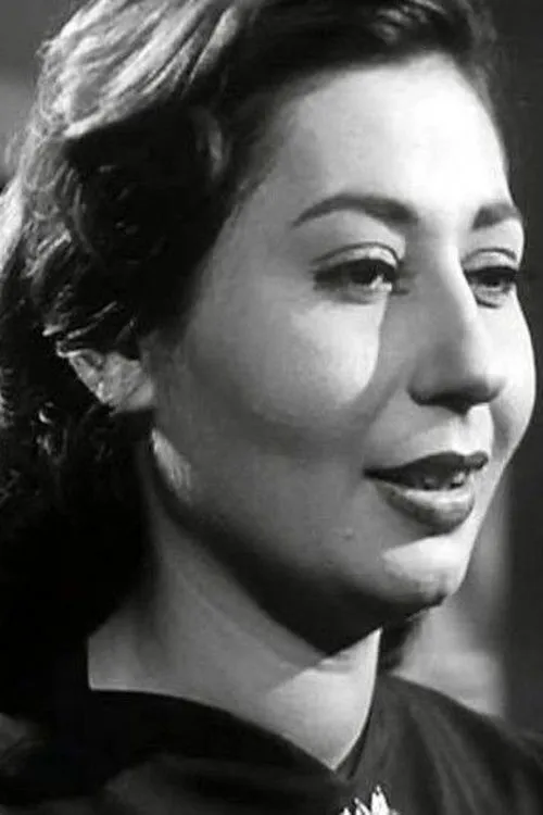 Mona interpretando a