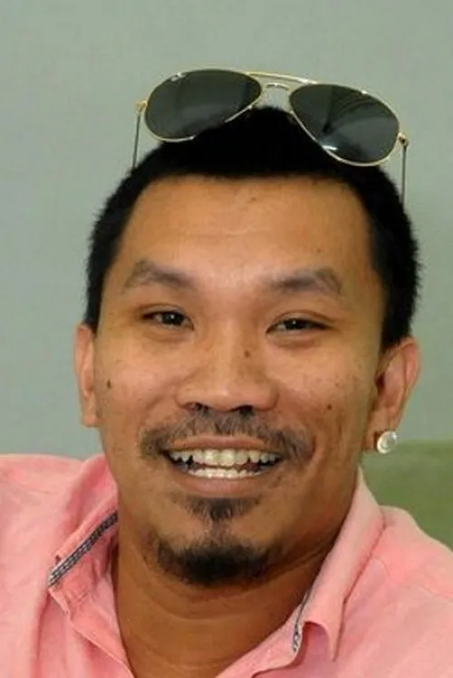 Mongol Stres interpretando a Sahat