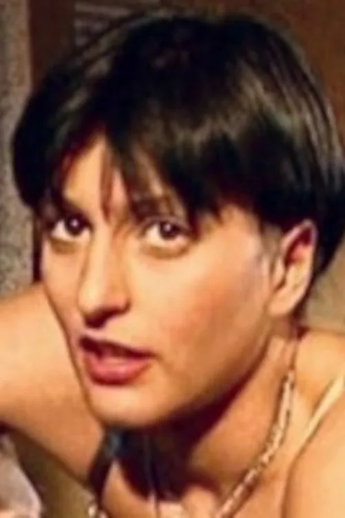 Monica Baal interpretando a Marta