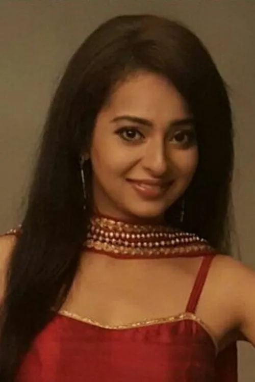 Monica Castelino interpretando a Ishwarya