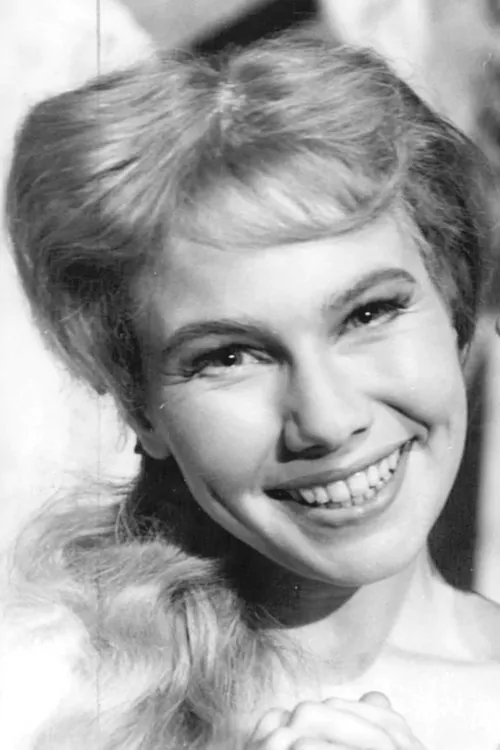 Monica Ekberg interpretando a Ulla, Gustav's daughter