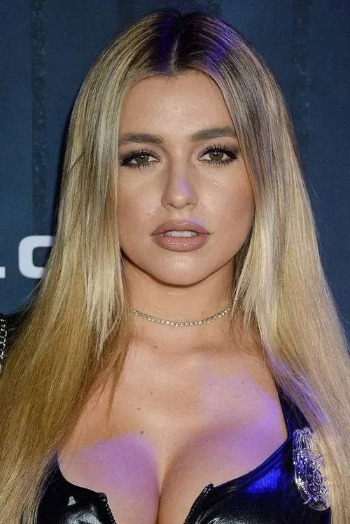 Danielle Mathers ha trabajado con Monica Sims en 1 ocasiones