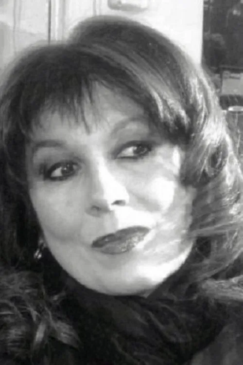 Mónica Vehil interpretando a 