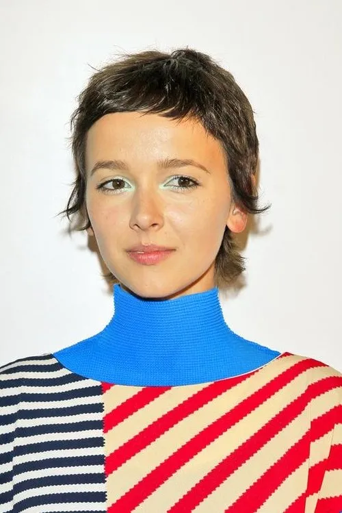 Monika Brodka interpretando a Self