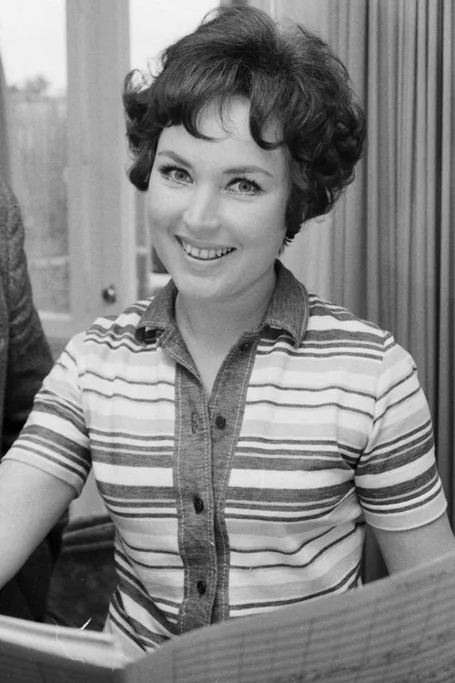 Monika Dahlberg interpretando a Roszi