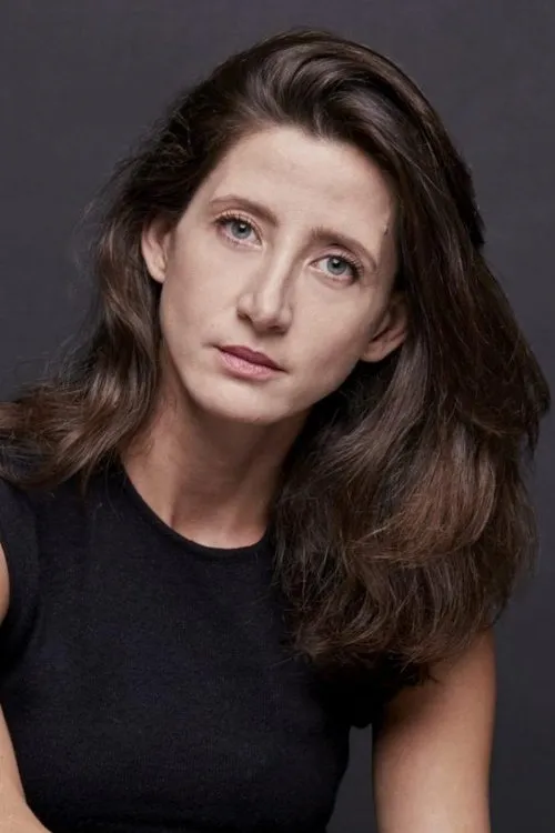 Monika Pikuła interpretando a Ewa, kuzynka Teresy