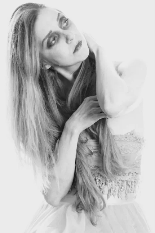 Alexandra Zoe ha trabajado con Monique Amado en 1 ocasiones