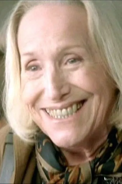 Monique Couturier interpretando a la femme qui héberge Violette