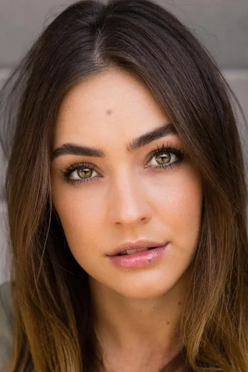 Monique Schröder interpretando a Amy