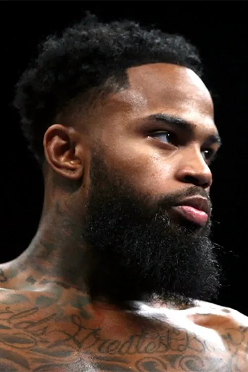 Montana Love interpretando a Self