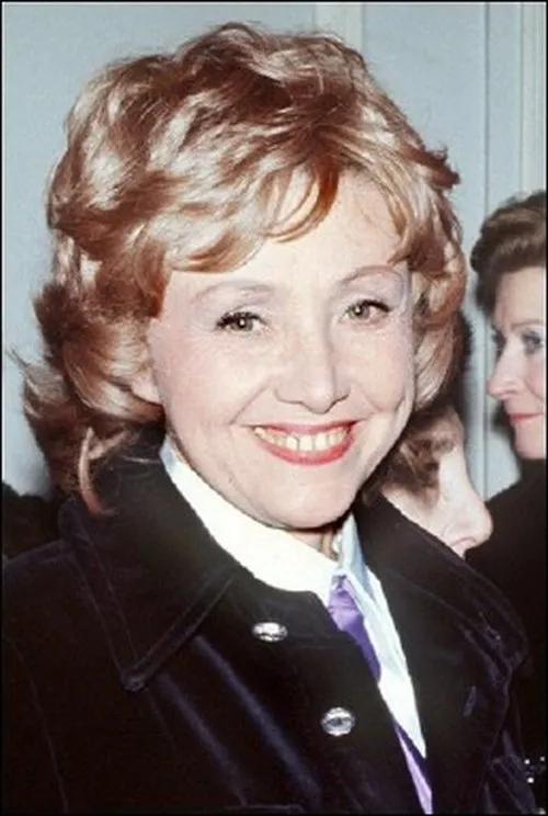 Mony Dalmès interpretando a Signora Trotti