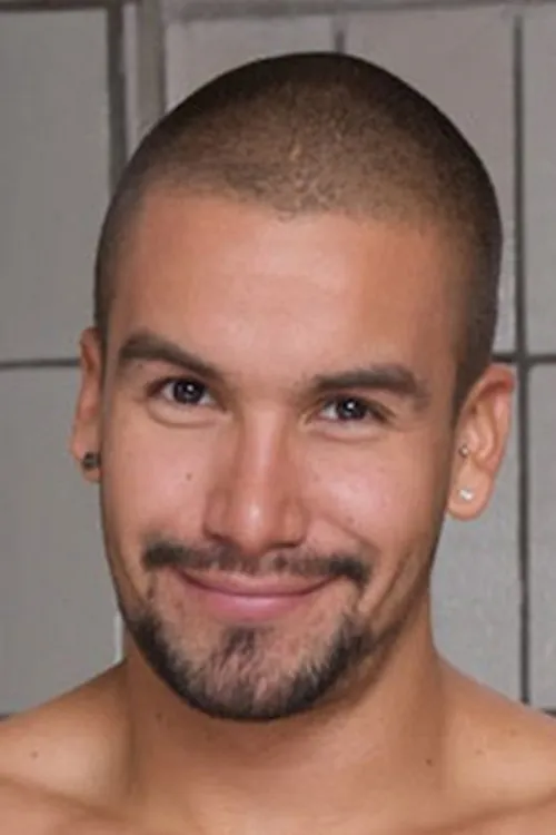 Moran Stern interpretando a Mechanic 1