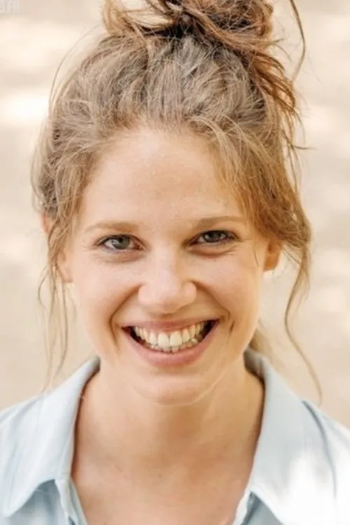 Morgane Cabot interpretando a Pauline