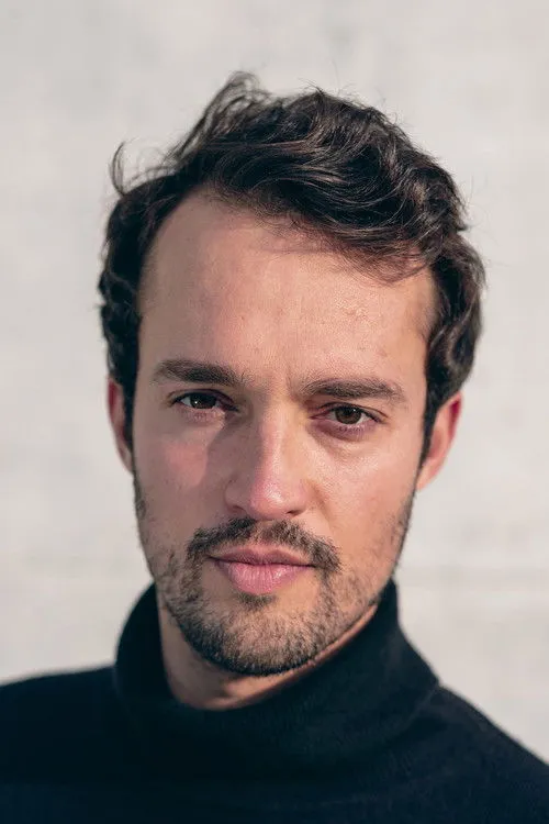 Moritz Lehmann interpretando a Lazlo