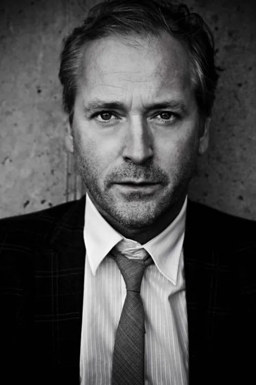 Adam Eftevaag ha trabajado con Morten Abel en 1 ocasiones