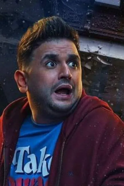 مصطفى خاطر interpretando a 