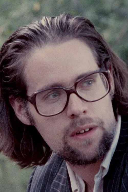 Mott McCampbell interpretando a Special Agent Mott McCampbell