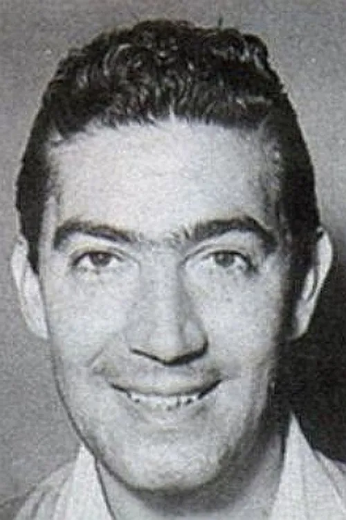 Mounir Mourad interpretando a Munir