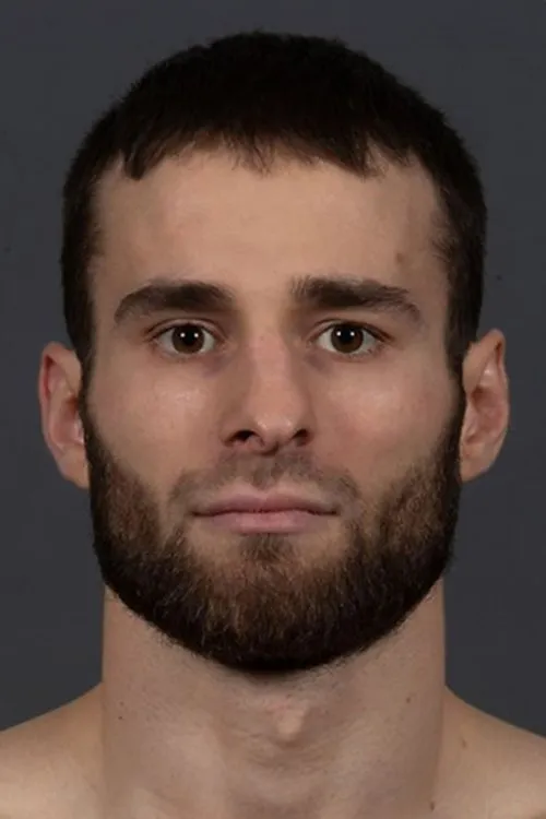 Movladdin Biyarslanov interpretando a Self