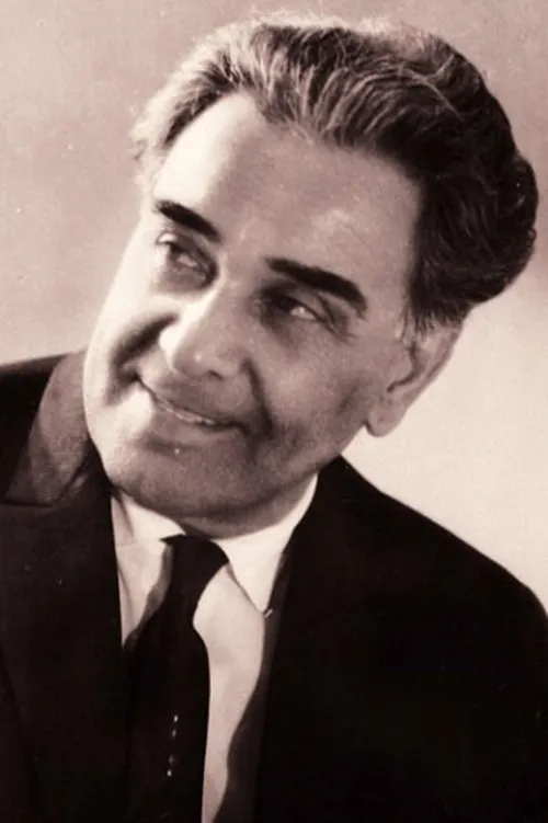 Movsoum Sanani interpretando a Qocu (as Möhsün Sanani)