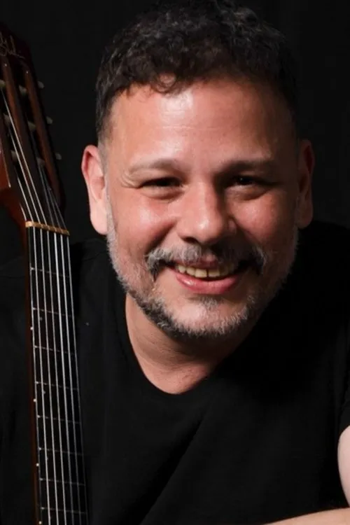 Moyseis Marques interpretando a