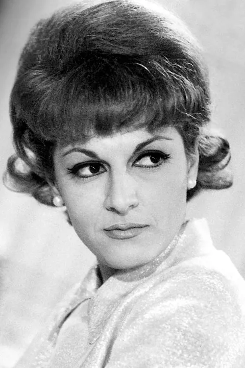 Μπεάτα Ασημακοπούλου interpretando a Olga's Mother