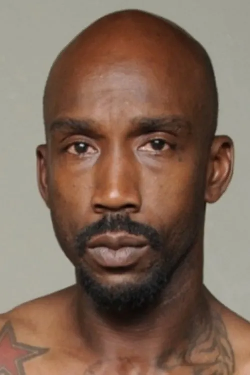 Mr. Bigg interpretando a 