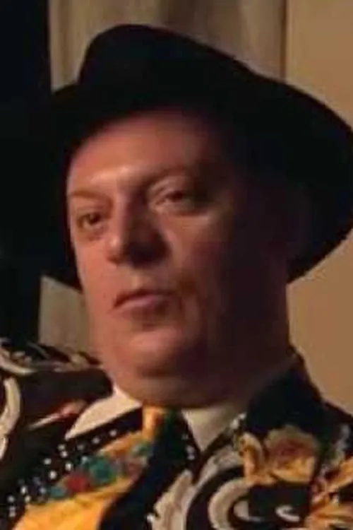 Mr. Whitefolks interpretando a Self