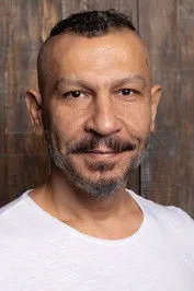 Muharrem Özcan interpretando a Menas/Thidias