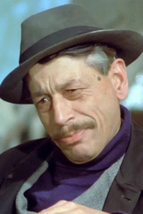 Muhteşem Durukan interpretando a