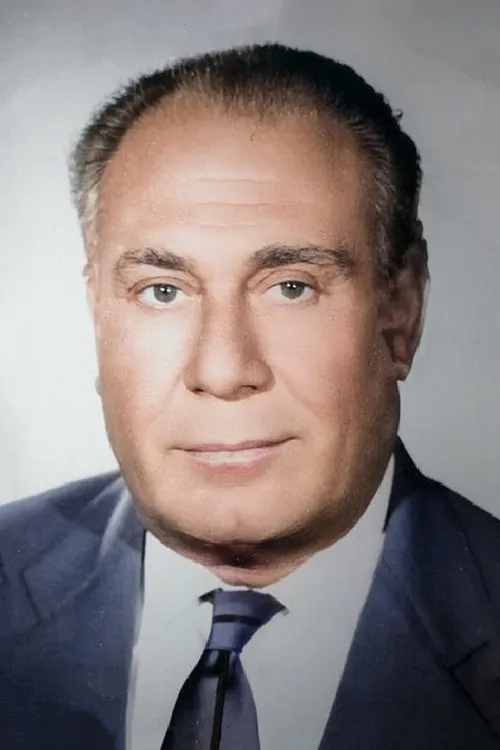 Mümtaz Ener interpretando a Zülfikar Bey