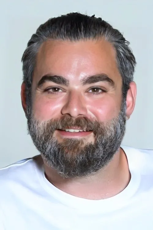 Murat Eken interpretando a 