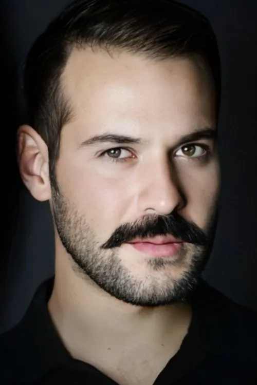 Murat Tavlı en su biografía y filmografía