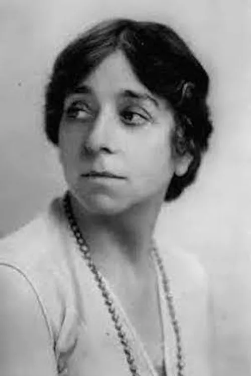 Muriel Aked interpretando a Miss Twigg