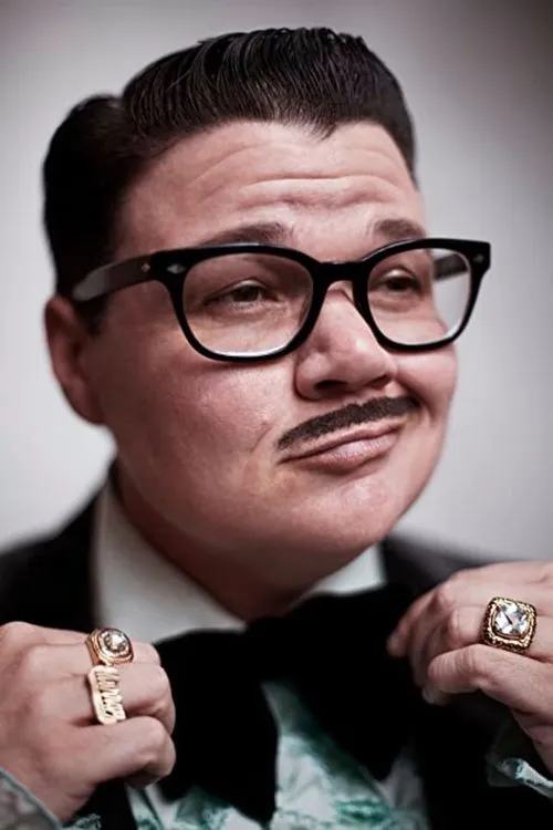 Murray Hill interpretando a Himself