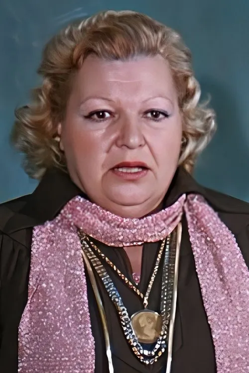 Mürüvvet Sim Caymaz interpretando a 