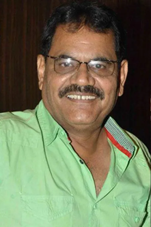 Sara Khan ha trabajado con Mushtaq Khan en 1 ocasiones