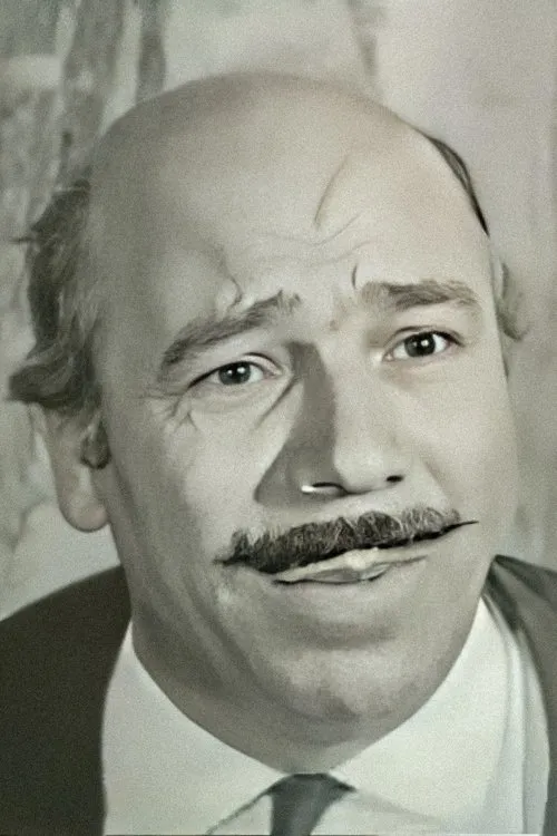 Mustafa Dağhan interpretando a 