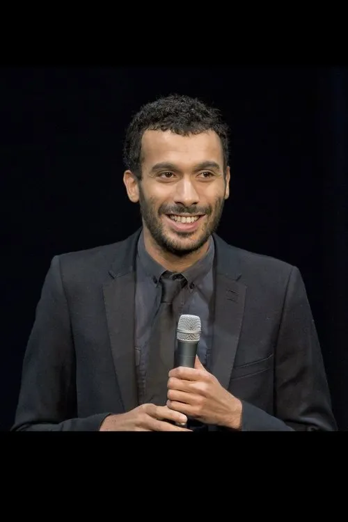 Mustapha El Atrassi interpretando a Mustapha