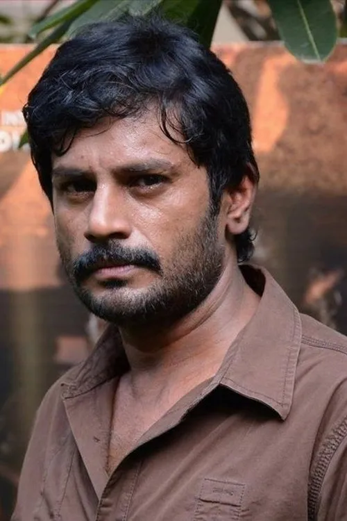 Muthukumar interpretando a Rajan