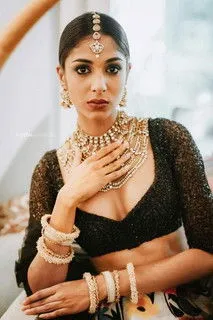 Ishanka Abeysekara ha trabajado con Muthumali Perera en 1 ocasiones