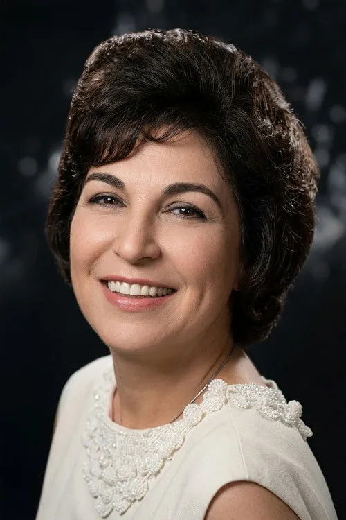 Muzaffer Akgün interpretando a 