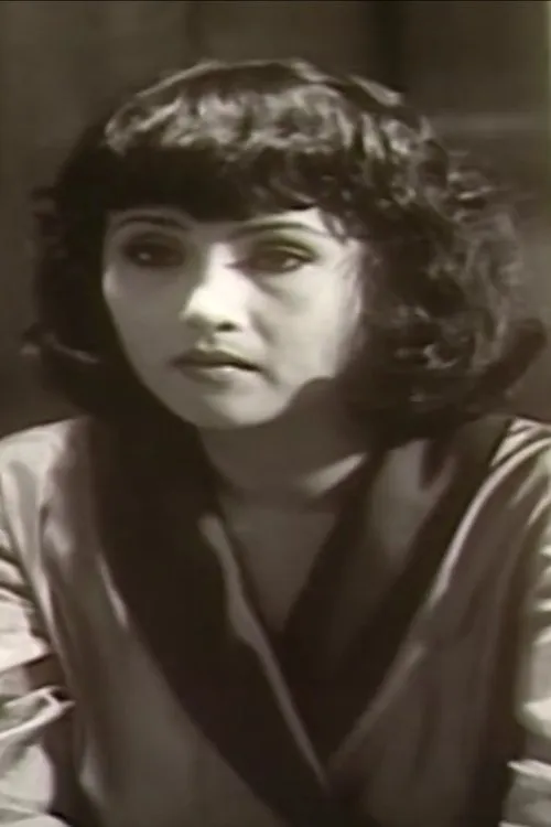 Mỹ Trinh interpretando a Ti?u Ph?ng